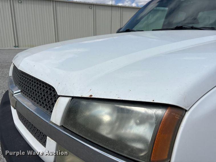 image for item DO5205 2004 Chevrolet Silverado 2500HD Ext. Cab pickup truck