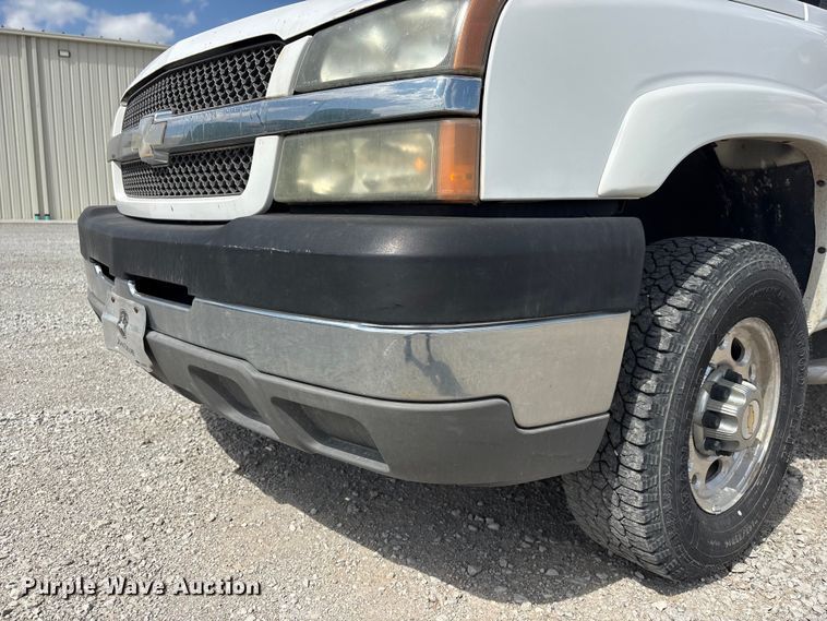image for item DO5205 2004 Chevrolet Silverado 2500HD Ext. Cab pickup truck