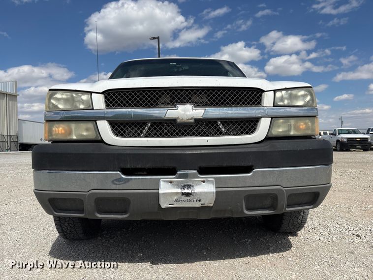 image for item DO5205 2004 Chevrolet Silverado 2500HD Ext. Cab pickup truck