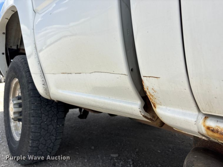 image for item DO5205 2004 Chevrolet Silverado 2500HD Ext. Cab pickup truck