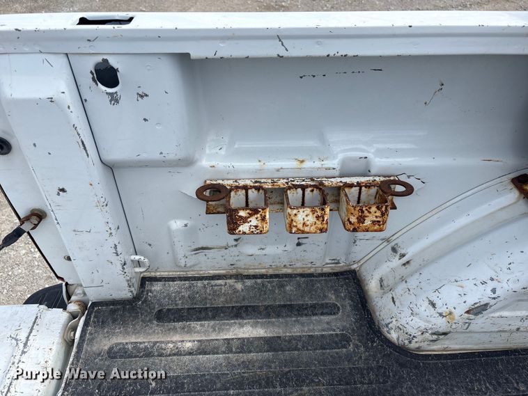 image for item DO5205 2004 Chevrolet Silverado 2500HD Ext. Cab pickup truck