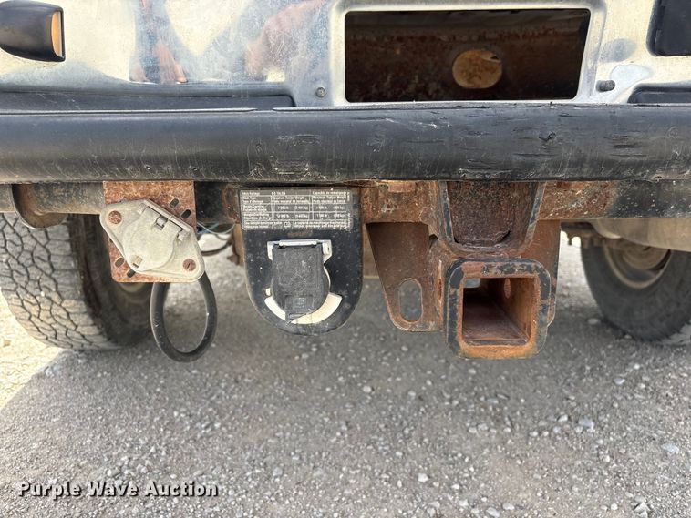 image for item DO5205 2004 Chevrolet Silverado 2500HD Ext. Cab pickup truck