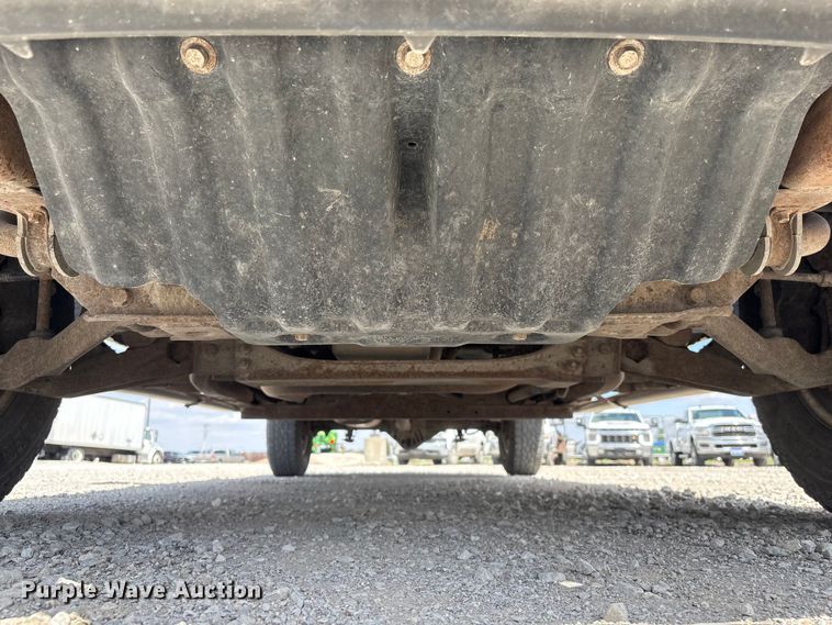 image for item DO5205 2004 Chevrolet Silverado 2500HD Ext. Cab pickup truck