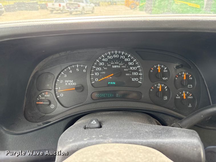 image for item DO5205 2004 Chevrolet Silverado 2500HD Ext. Cab pickup truck