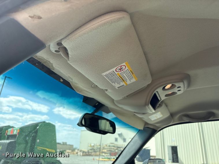 image for item DO5205 2004 Chevrolet Silverado 2500HD Ext. Cab pickup truck