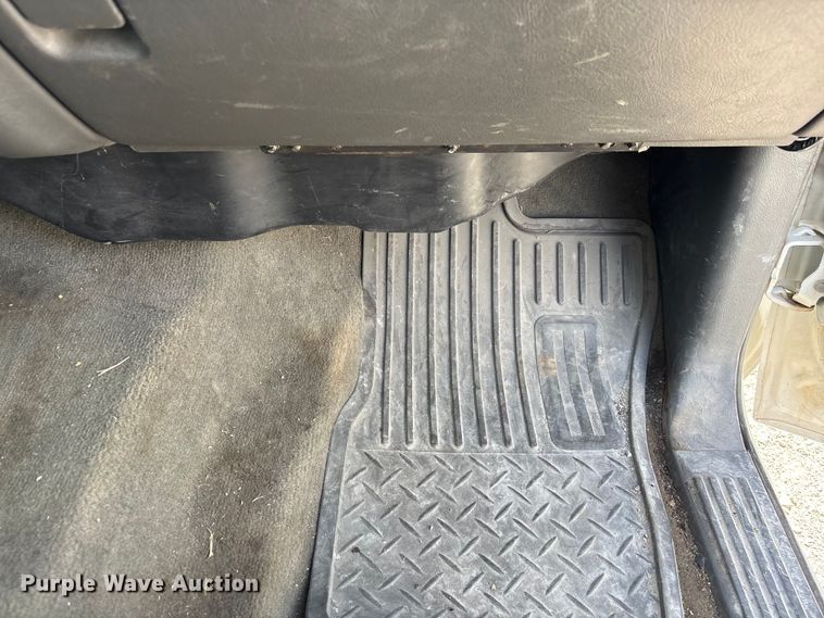 image for item DO5205 2004 Chevrolet Silverado 2500HD Ext. Cab pickup truck