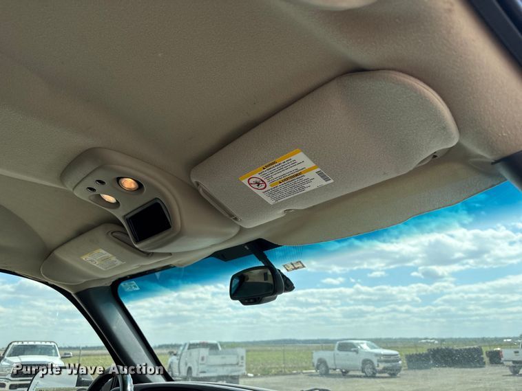 image for item DO5205 2004 Chevrolet Silverado 2500HD Ext. Cab pickup truck