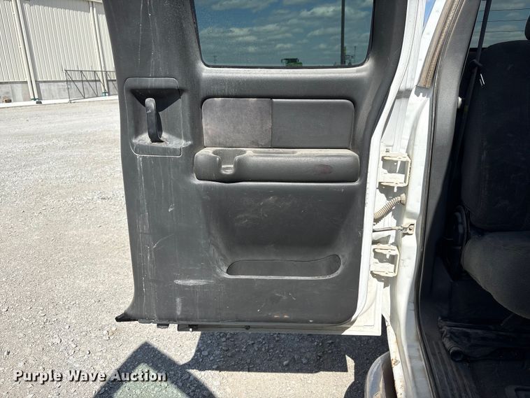 image for item DO5205 2004 Chevrolet Silverado 2500HD Ext. Cab pickup truck