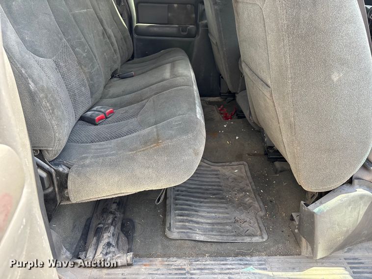 image for item DO5205 2004 Chevrolet Silverado 2500HD Ext. Cab pickup truck