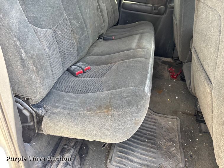 image for item DO5205 2004 Chevrolet Silverado 2500HD Ext. Cab pickup truck