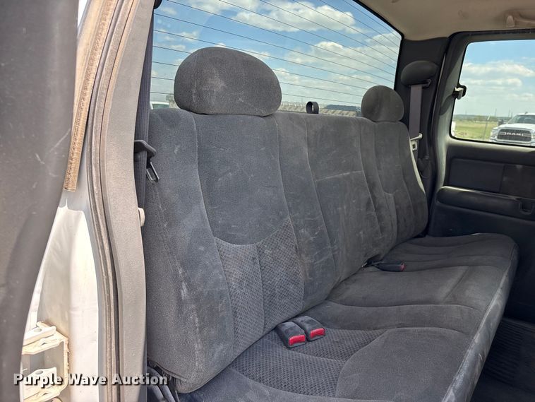 image for item DO5205 2004 Chevrolet Silverado 2500HD Ext. Cab pickup truck
