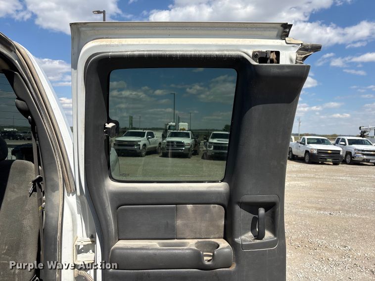 image for item DO5205 2004 Chevrolet Silverado 2500HD Ext. Cab pickup truck