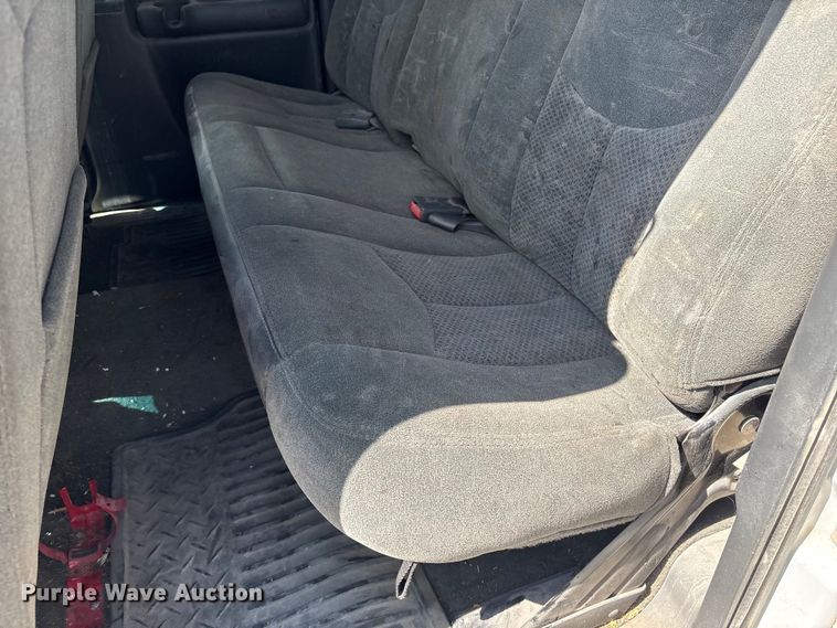 image for item DO5205 2004 Chevrolet Silverado 2500HD Ext. Cab pickup truck