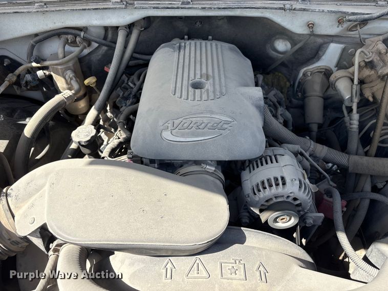image for item DO5205 2004 Chevrolet Silverado 2500HD Ext. Cab pickup truck