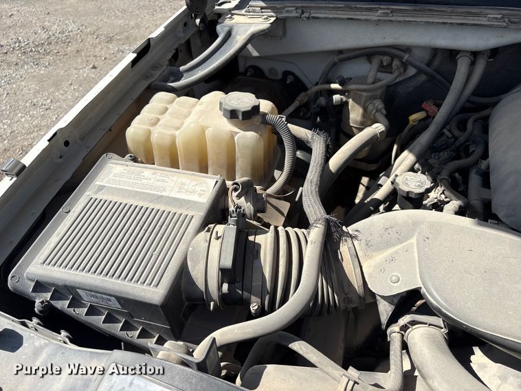 image for item DO5205 2004 Chevrolet Silverado 2500HD Ext. Cab pickup truck
