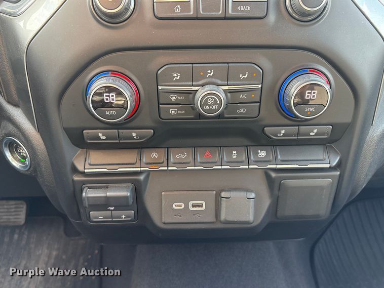 image for item DO5206 2020 Chevrolet Silverado 1500 Crew Cab pickup truck