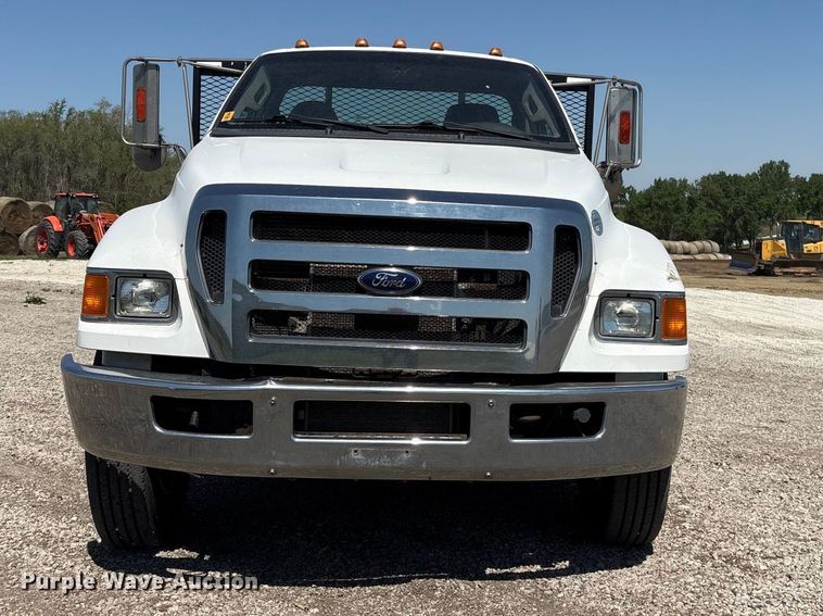 image for item DO5209 2015 Ford F650 flatbed truck