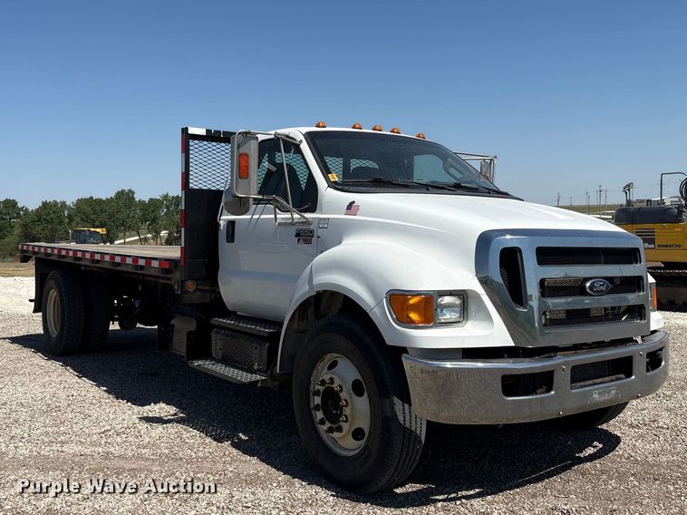 image for item DO5209 2015 Ford F650 flatbed truck