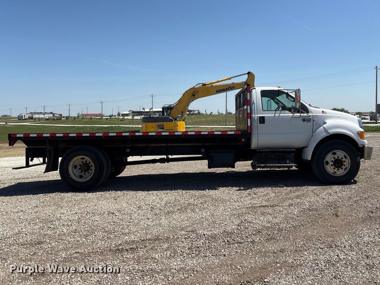 image for item DO5209 2015 Ford F650 flatbed truck
