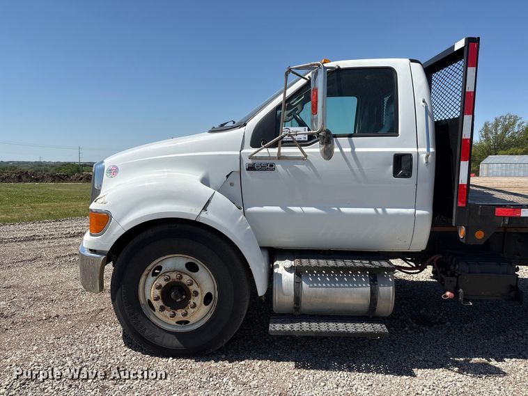 image for item DO5209 2015 Ford F650 flatbed truck
