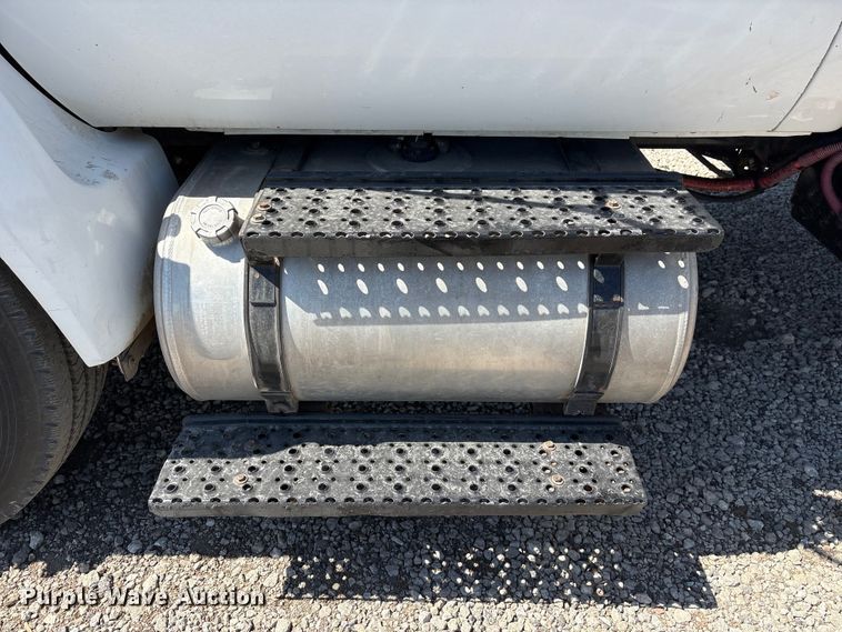 image for item DO5209 2015 Ford F650 flatbed truck