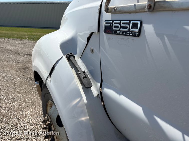 image for item DO5209 2015 Ford F650 flatbed truck