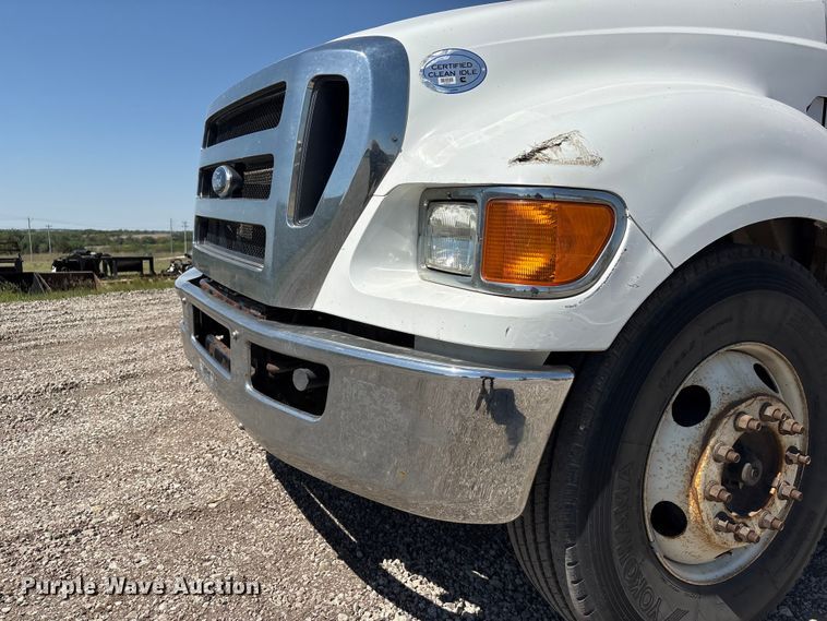 image for item DO5209 2015 Ford F650 flatbed truck
