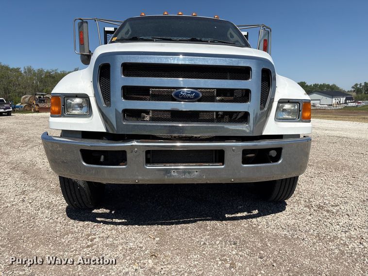 image for item DO5209 2015 Ford F650 flatbed truck
