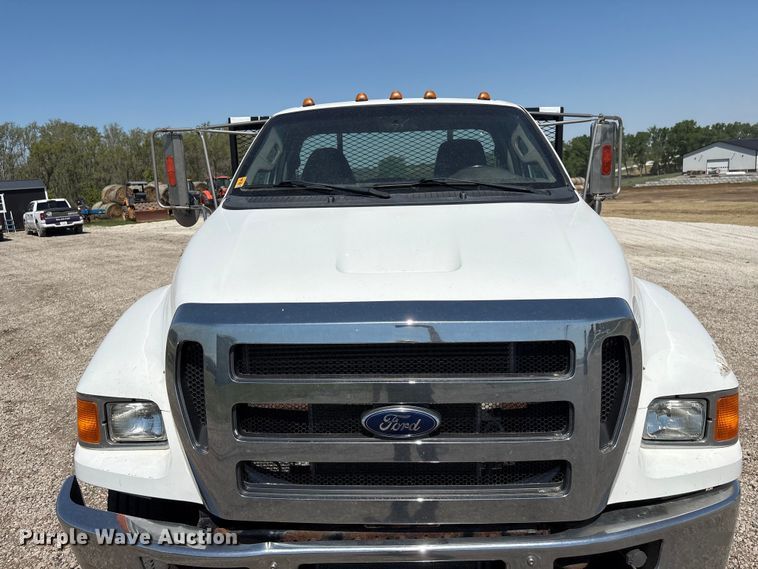 image for item DO5209 2015 Ford F650 flatbed truck