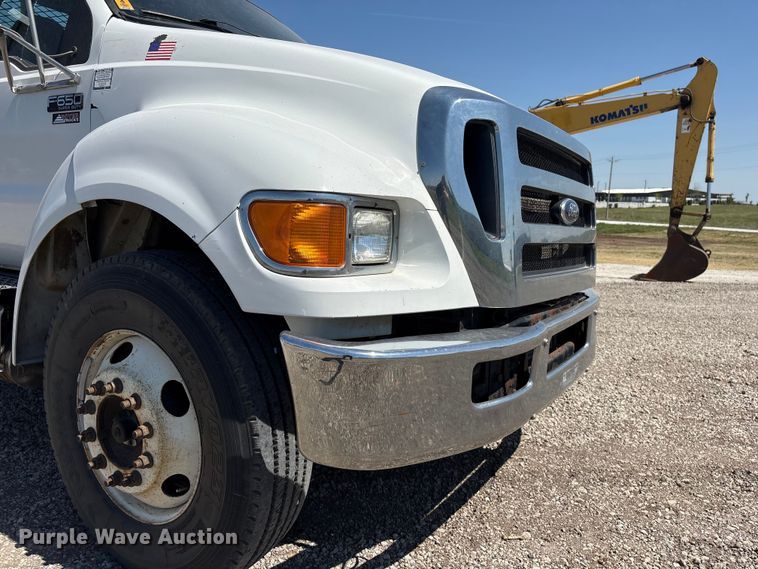image for item DO5209 2015 Ford F650 flatbed truck