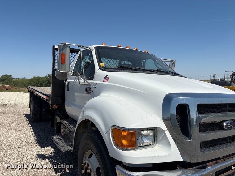image for item DO5209 2015 Ford F650 flatbed truck