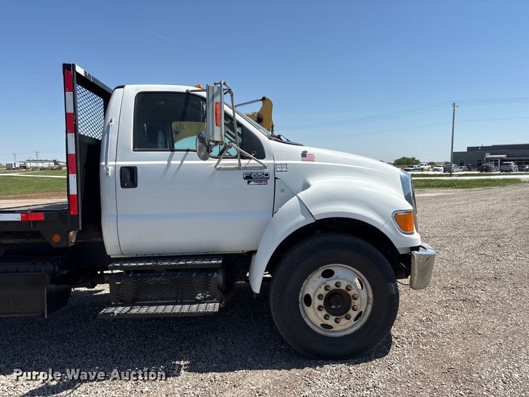 image for item DO5209 2015 Ford F650 flatbed truck