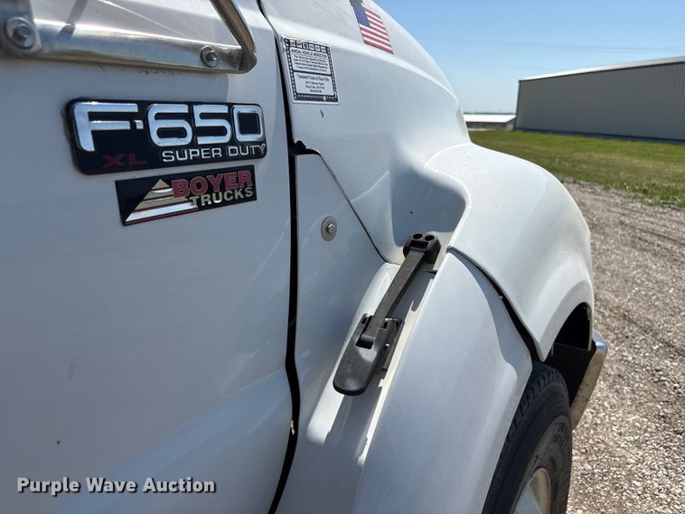 image for item DO5209 2015 Ford F650 flatbed truck