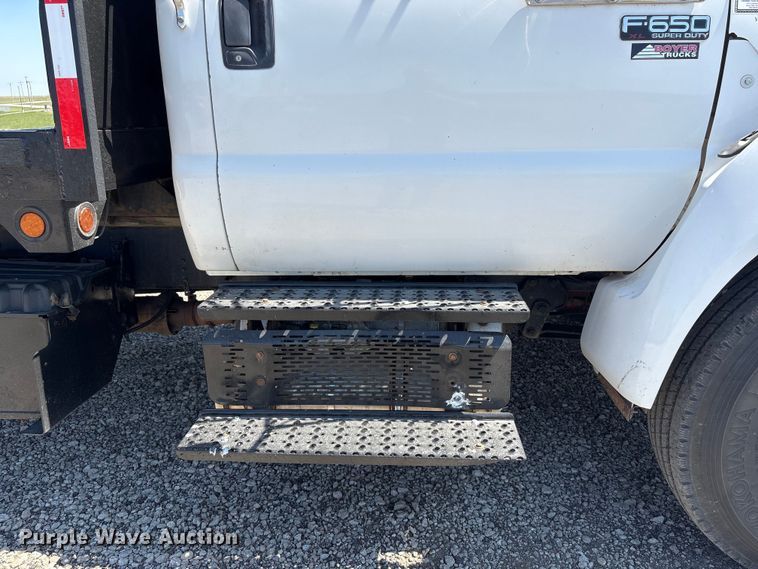 image for item DO5209 2015 Ford F650 flatbed truck