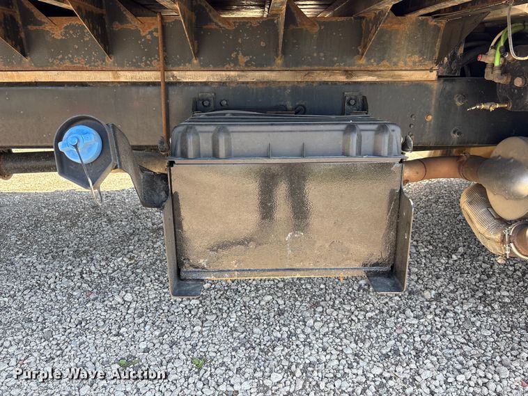 image for item DO5209 2015 Ford F650 flatbed truck