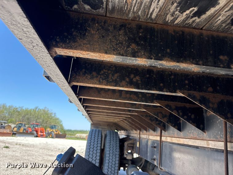 image for item DO5209 2015 Ford F650 flatbed truck