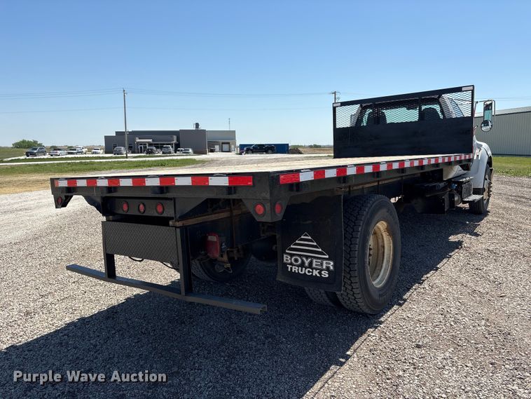 image for item DO5209 2015 Ford F650 flatbed truck