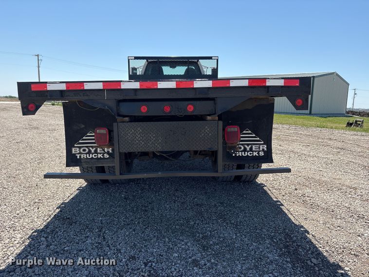 image for item DO5209 2015 Ford F650 flatbed truck