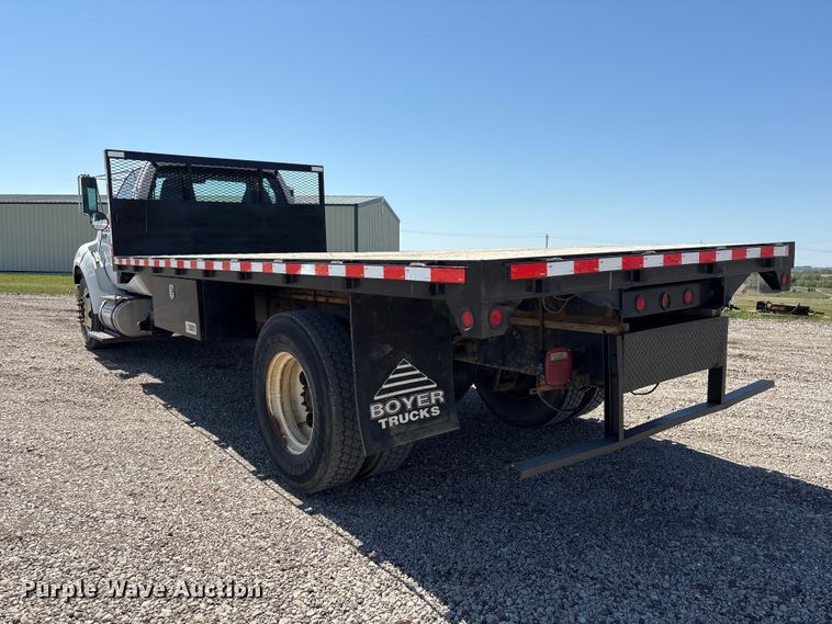 image for item DO5209 2015 Ford F650 flatbed truck