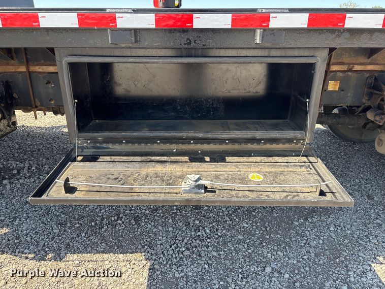 image for item DO5209 2015 Ford F650 flatbed truck