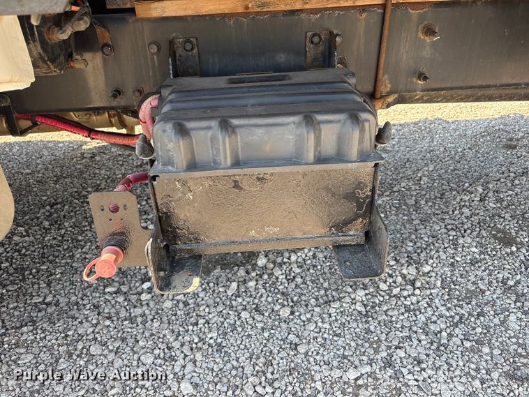 image for item DO5209 2015 Ford F650 flatbed truck