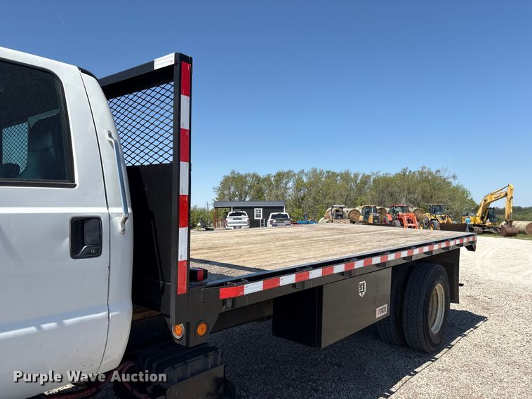 image for item DO5209 2015 Ford F650 flatbed truck