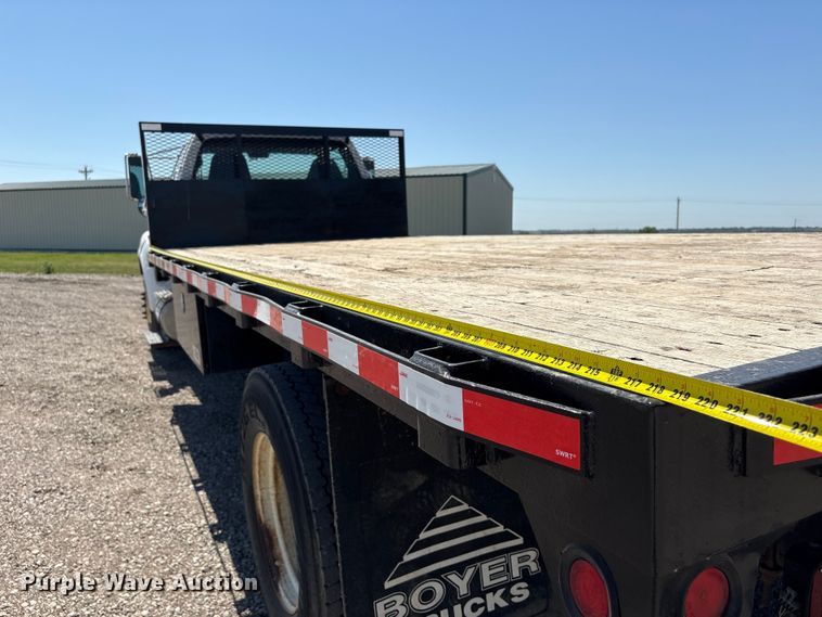 image for item DO5209 2015 Ford F650 flatbed truck