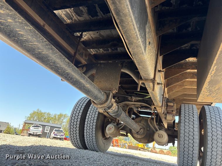 image for item DO5209 2015 Ford F650 flatbed truck