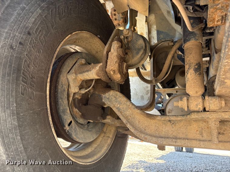 image for item DO5209 2015 Ford F650 flatbed truck