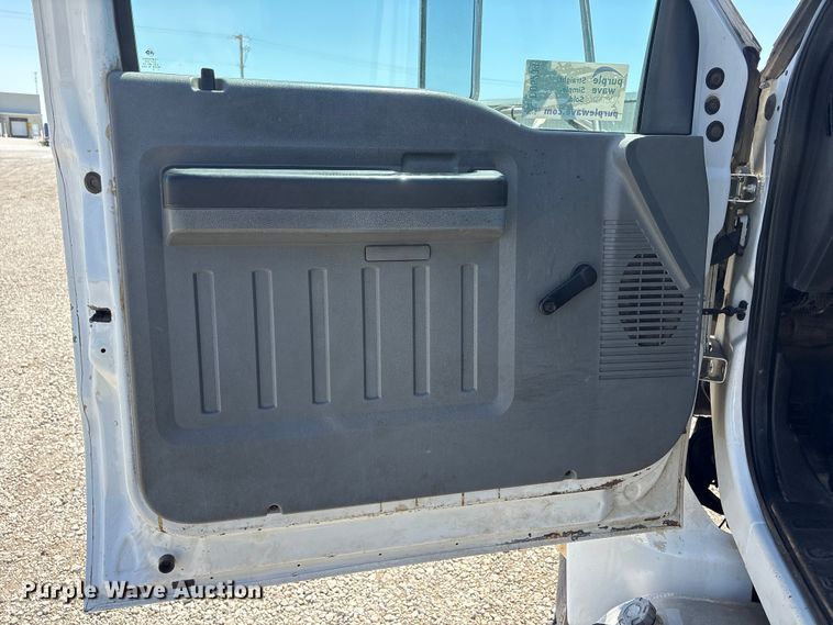 image for item DO5209 2015 Ford F650 flatbed truck