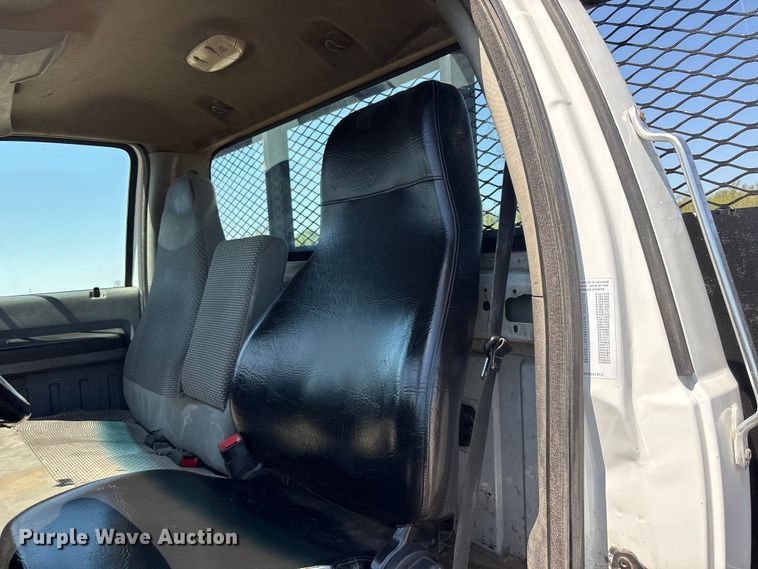 image for item DO5209 2015 Ford F650 flatbed truck