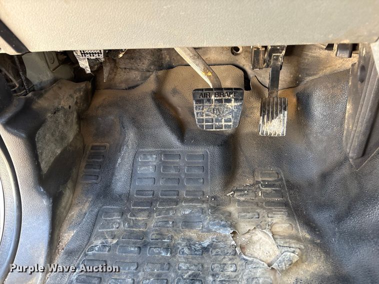 image for item DO5209 2015 Ford F650 flatbed truck