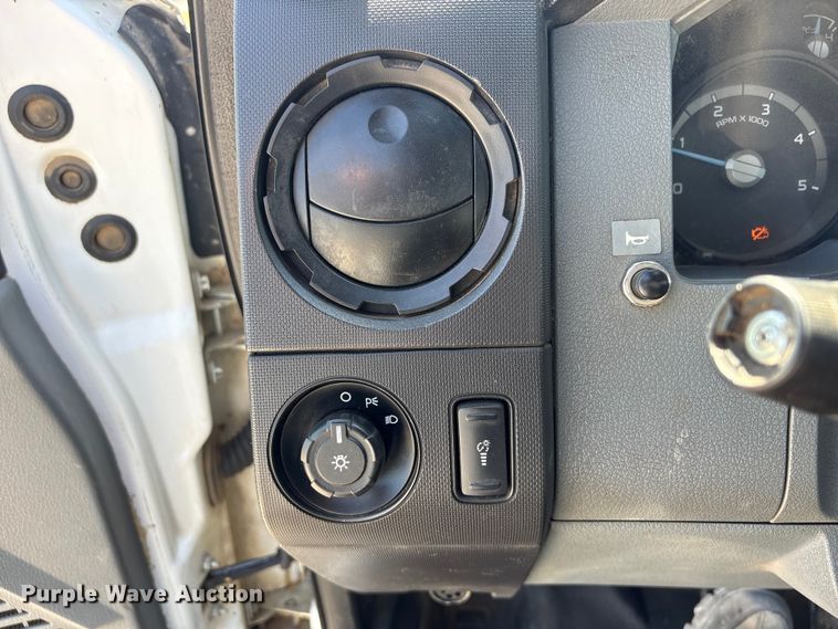 image for item DO5209 2015 Ford F650 flatbed truck