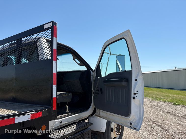 image for item DO5209 2015 Ford F650 flatbed truck